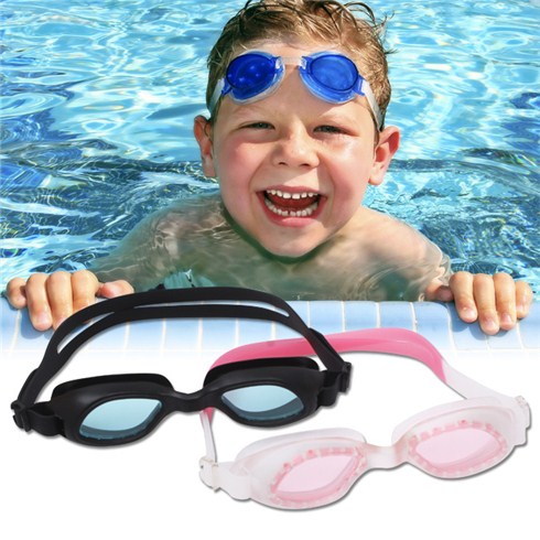 sử dụng kính bơi cho trẻ em